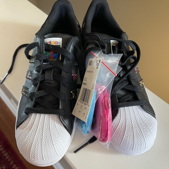 Adidas superstar womens shoes!! - Picture 2 of 8